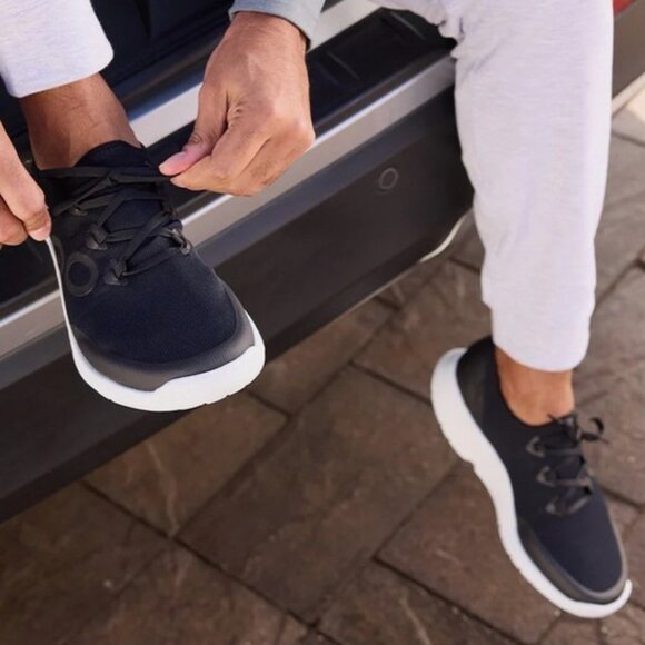 New Oofos Mens OOmg Sport LS Low Shoe Size 10.5 Black Active Recovery Lace Up - Picture 2 of 7